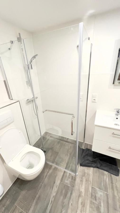 Geraeumiges City-Apartment Mit 2 Badezimmer Und Parkplaetzen D46-Og Oldenburg Dış mekan fotoğraf