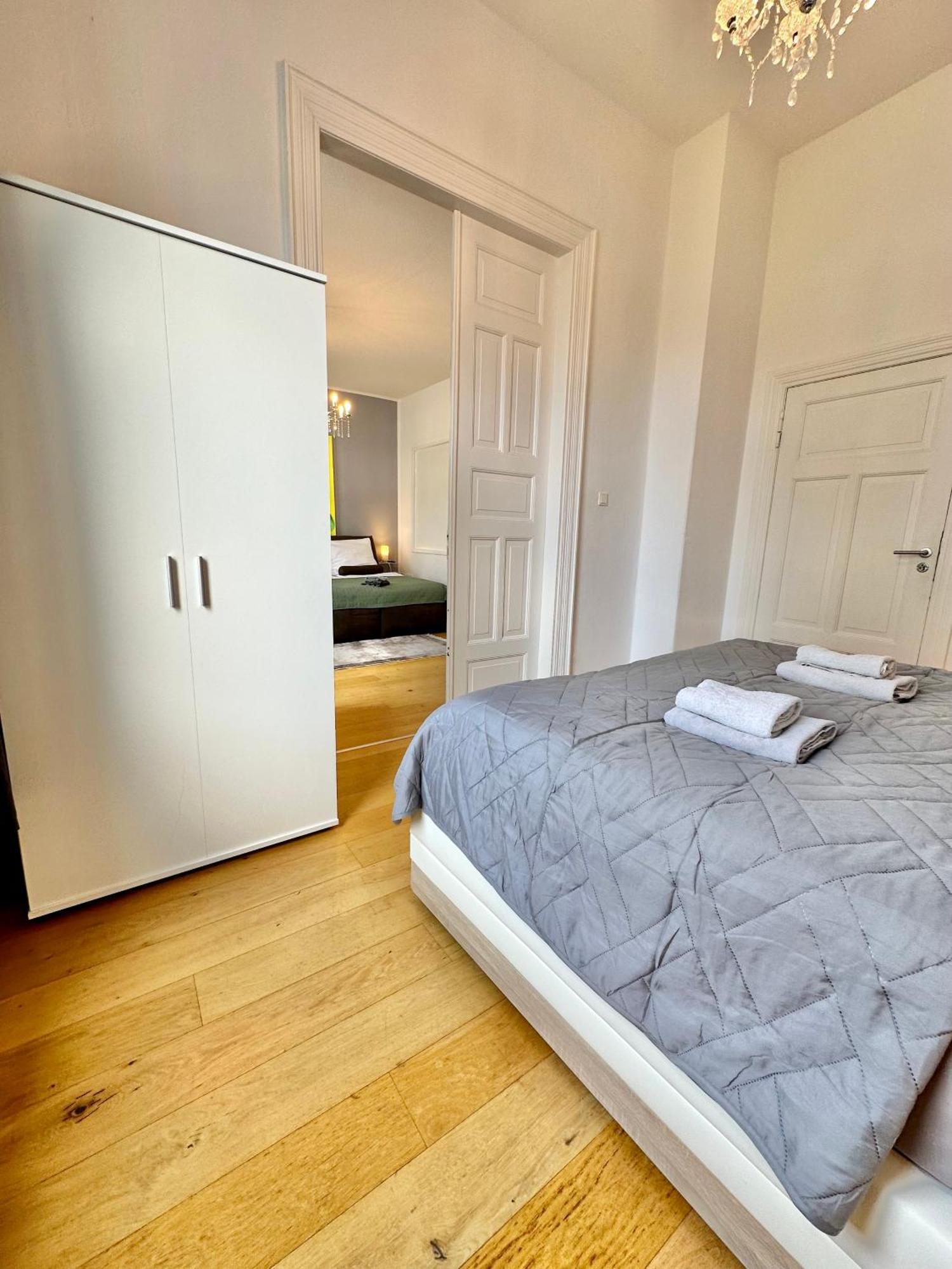 Geraeumiges City-Apartment Mit 2 Badezimmer Und Parkplaetzen D46-Og Oldenburg Dış mekan fotoğraf